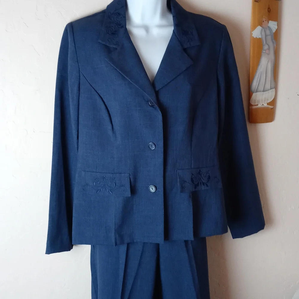 Kathie Lee Pant Suit